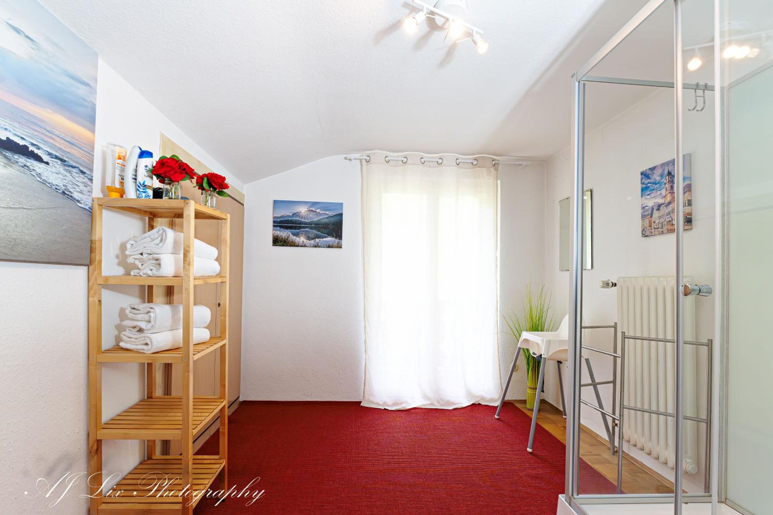 Two-Bedroom Apartment with Balcony photo 3