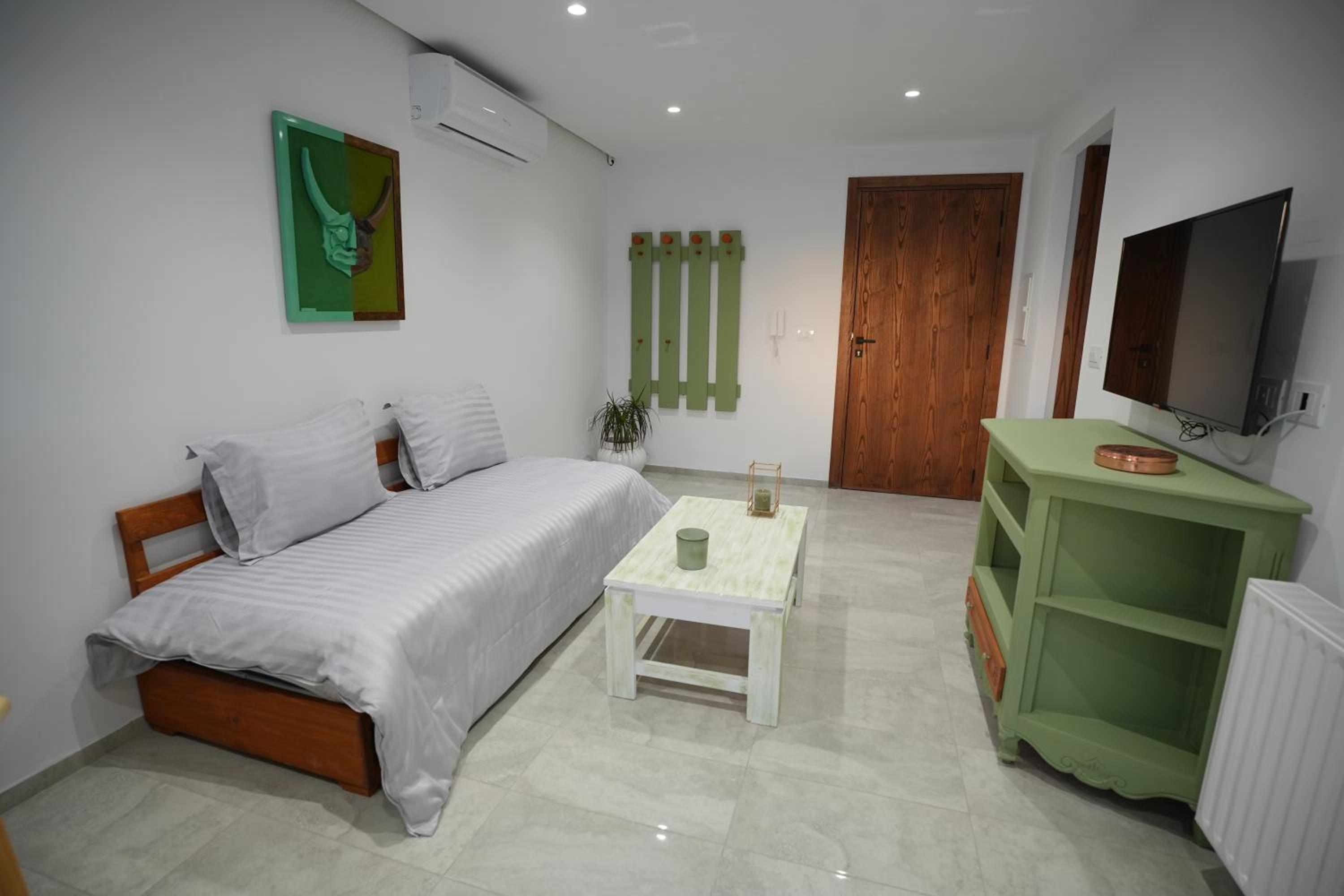 One-Bedroom Apartment photo 2