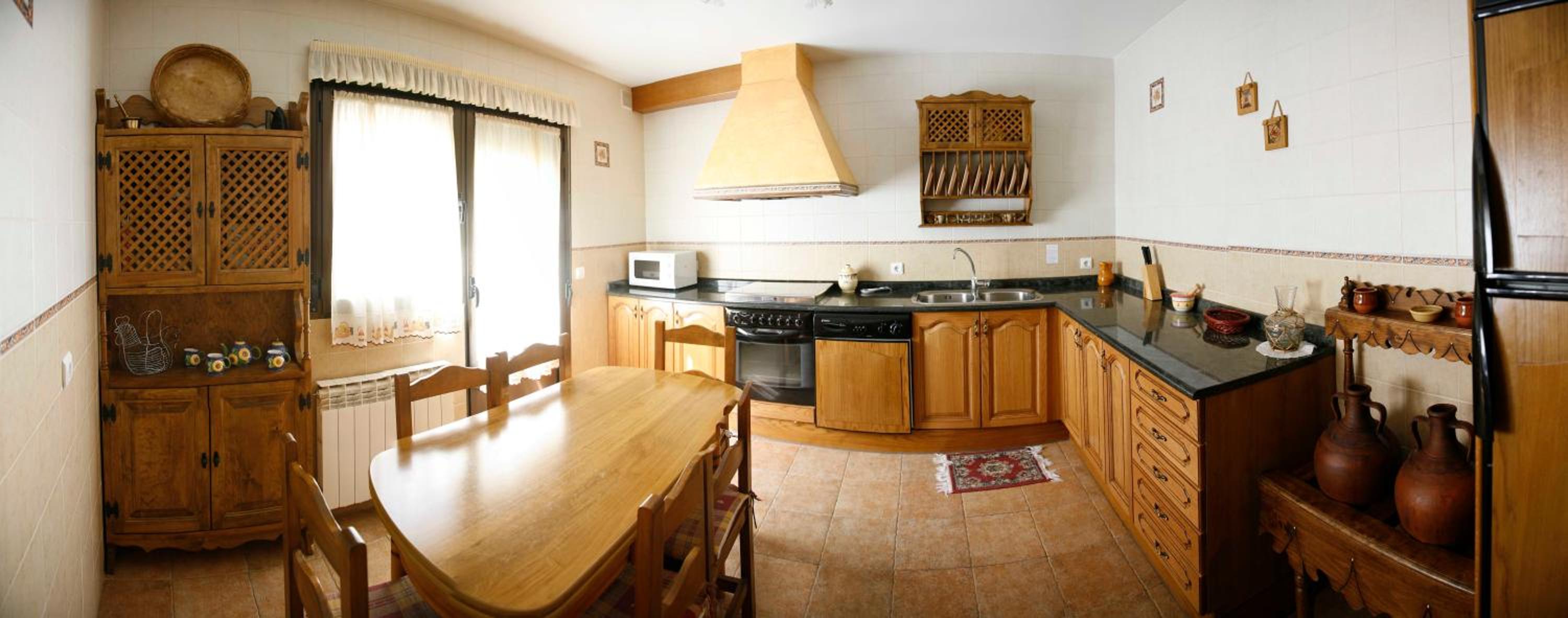 Five-Bedroom House photo 3