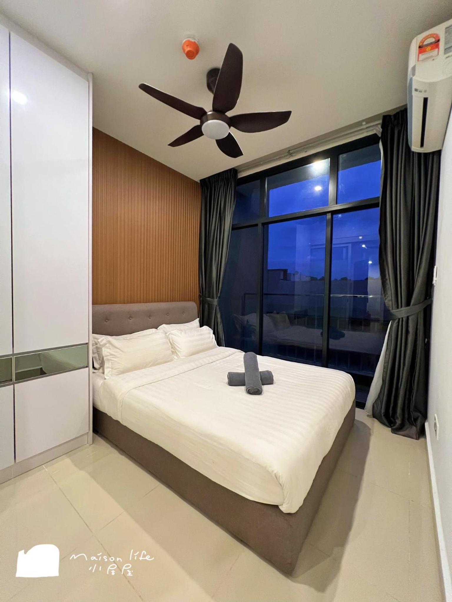 Studio with Balcony photo 1
