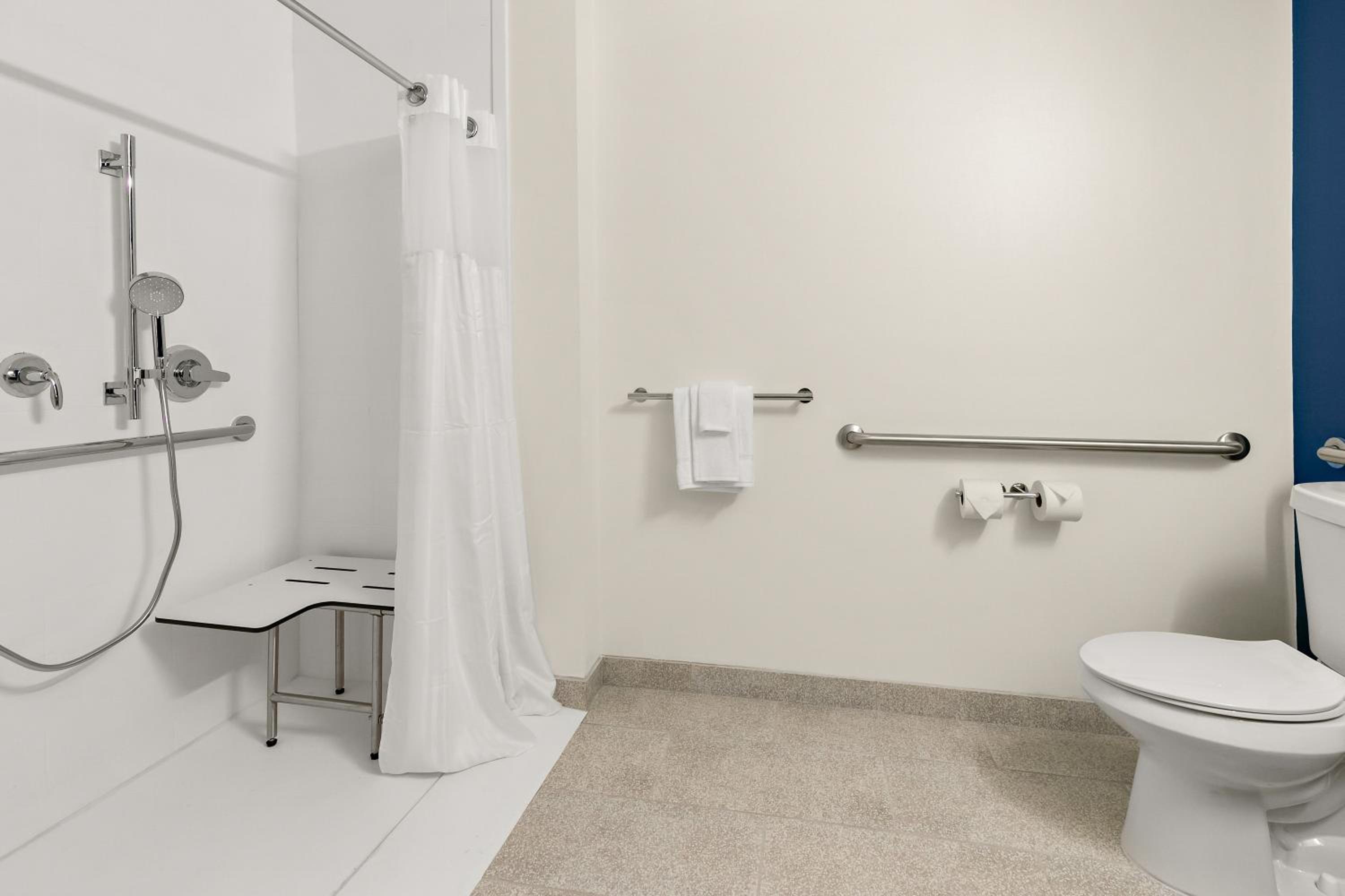 King Room with Roll-In Shower - Mobility and Hearing Access - Photo 6