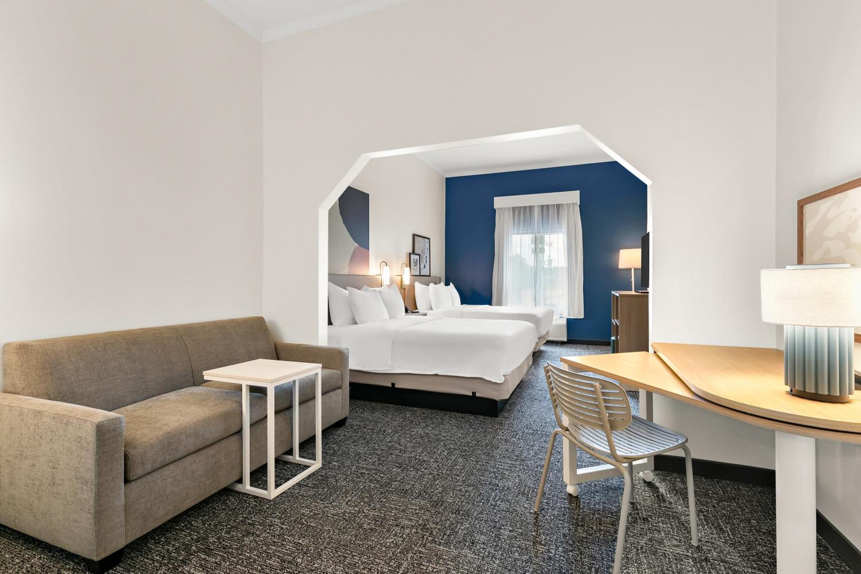 Queen Suite with Two Queen Beds - Photo 5