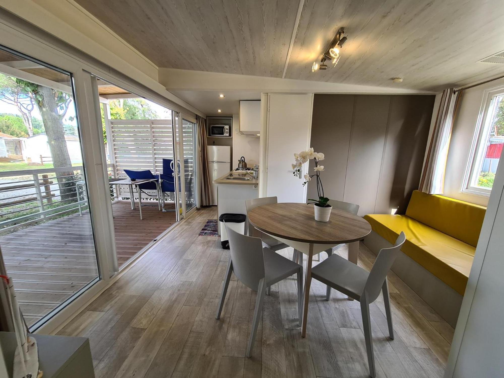 Mobile Home photo 2
