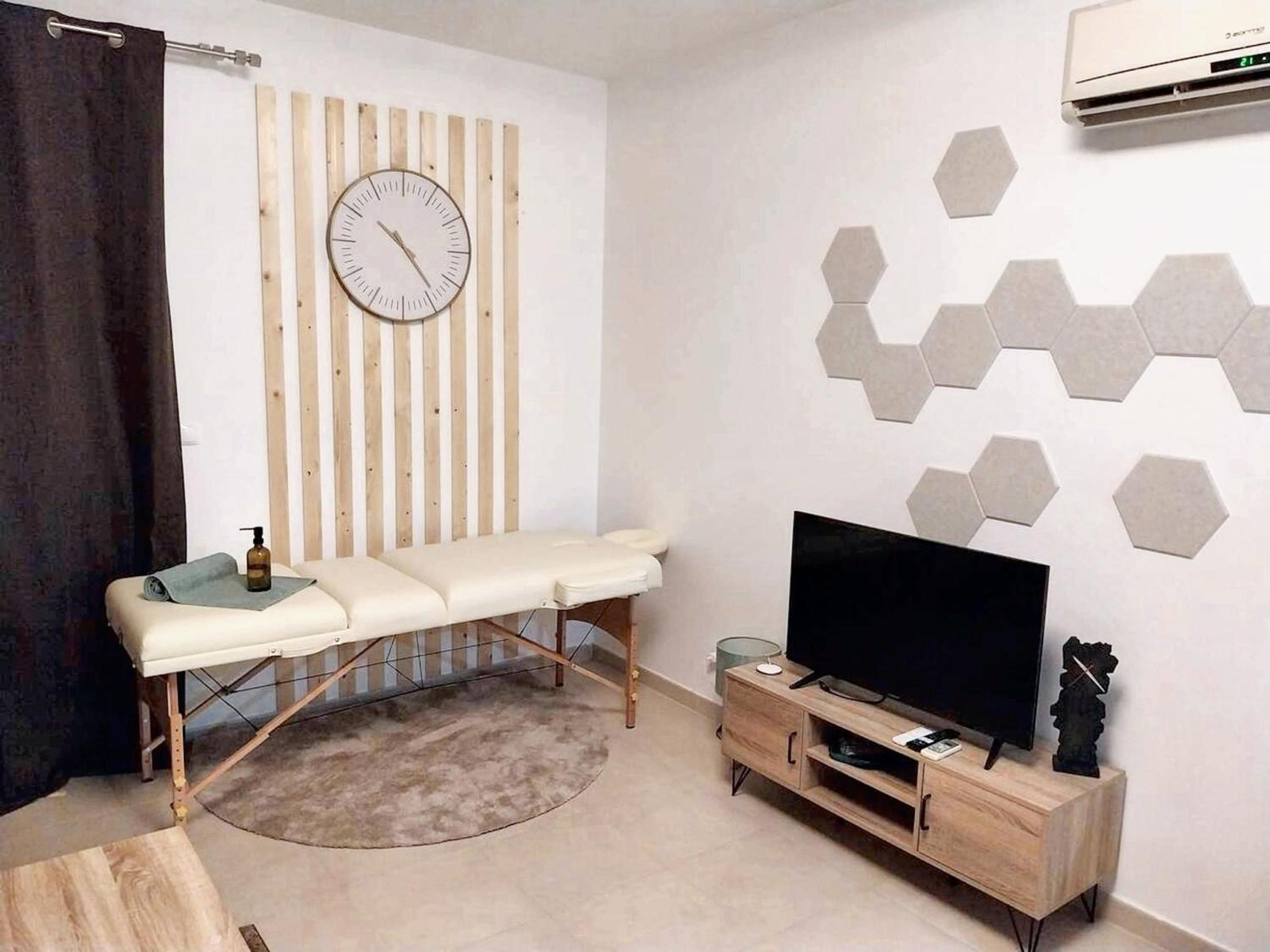 One-Bedroom Studio photo 2