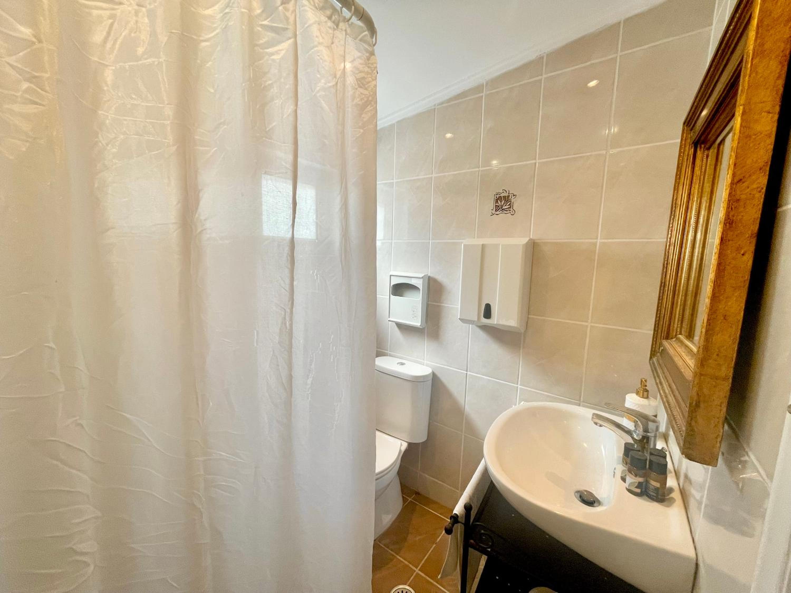Queen Suite with Pool View photo 3