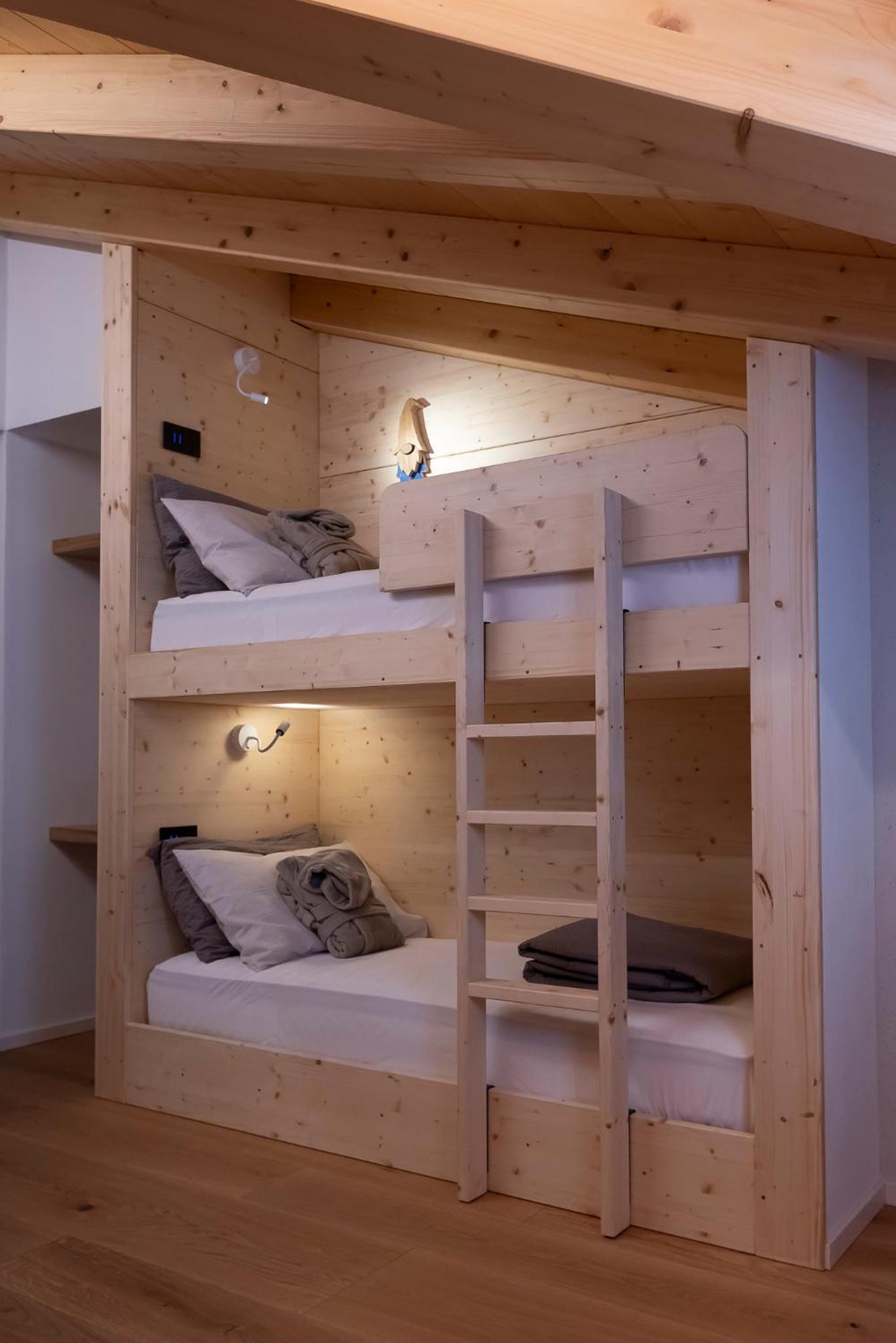 Quadruple Room with Private Bathroom photo 3
