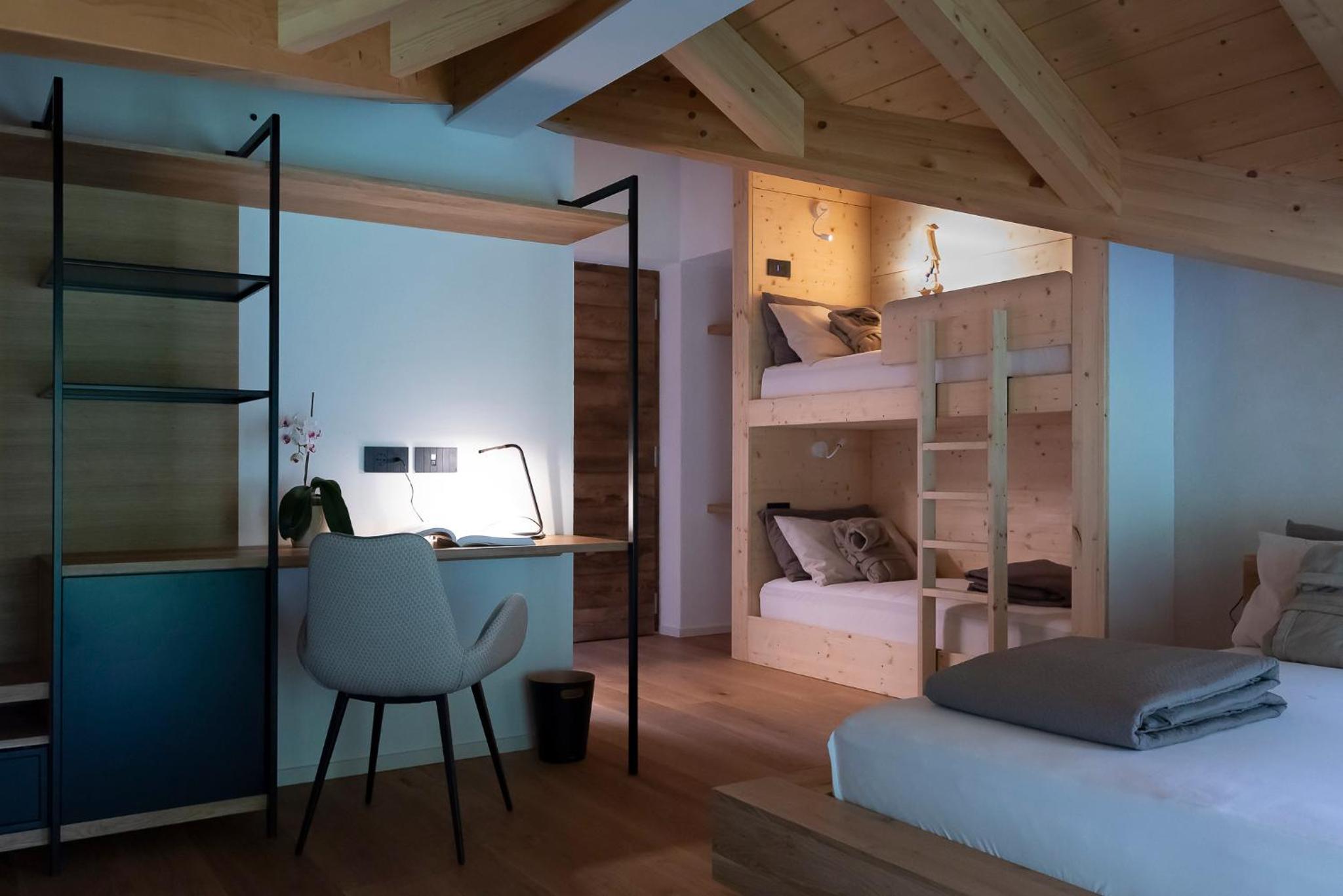Quadruple Room with Private Bathroom photo 2