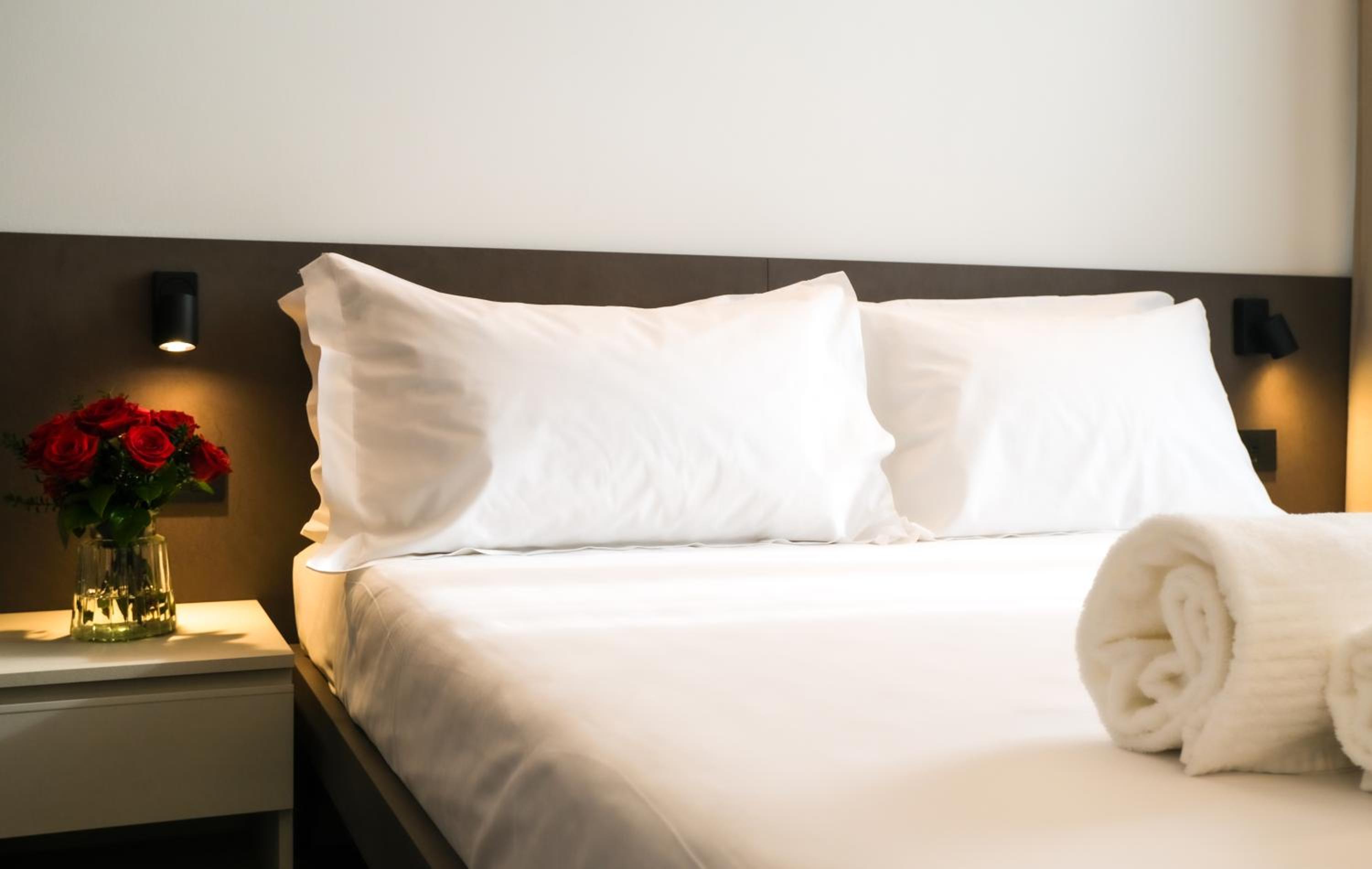 Standard Double or Twin Room - Photo 17