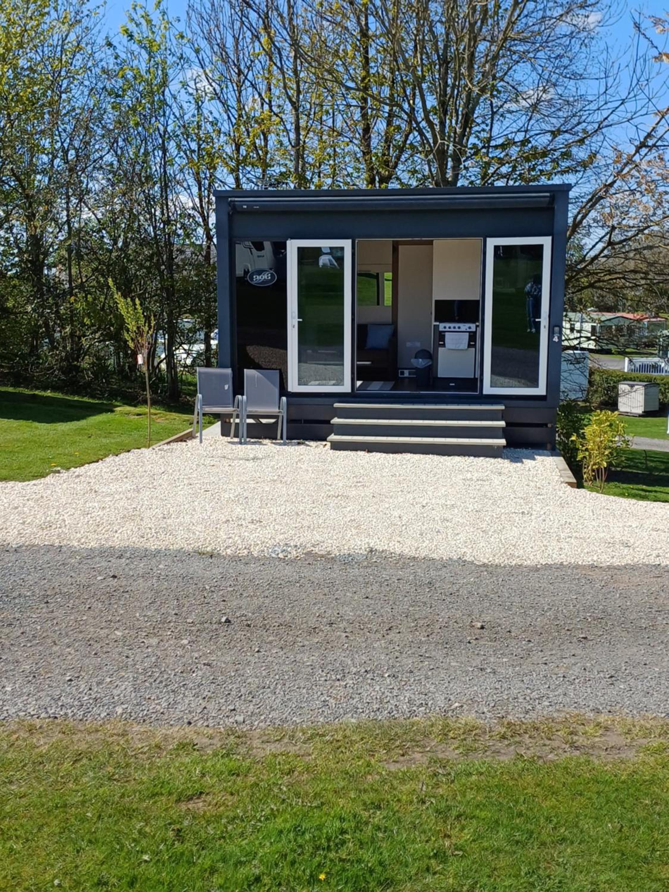 Mobile Home - Photo 3