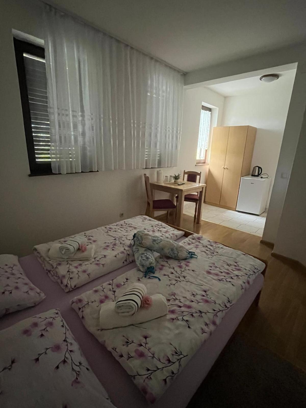 Deluxe Double Room with Shower