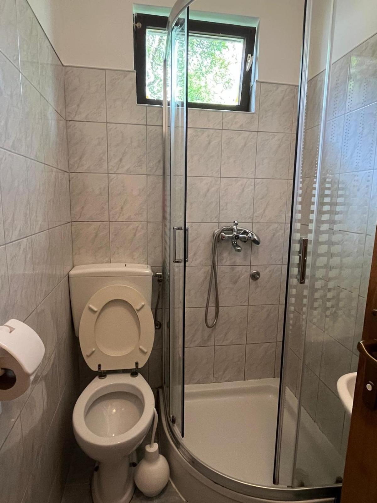 Deluxe Double Room with Shower photo 2