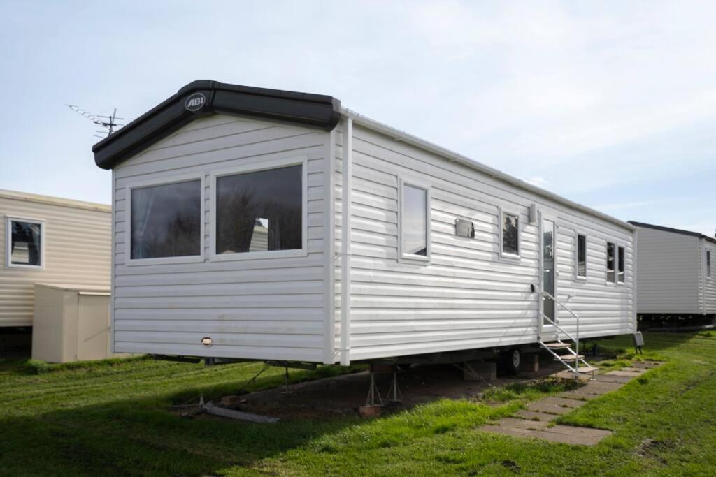Three-Bedroom House photo 3