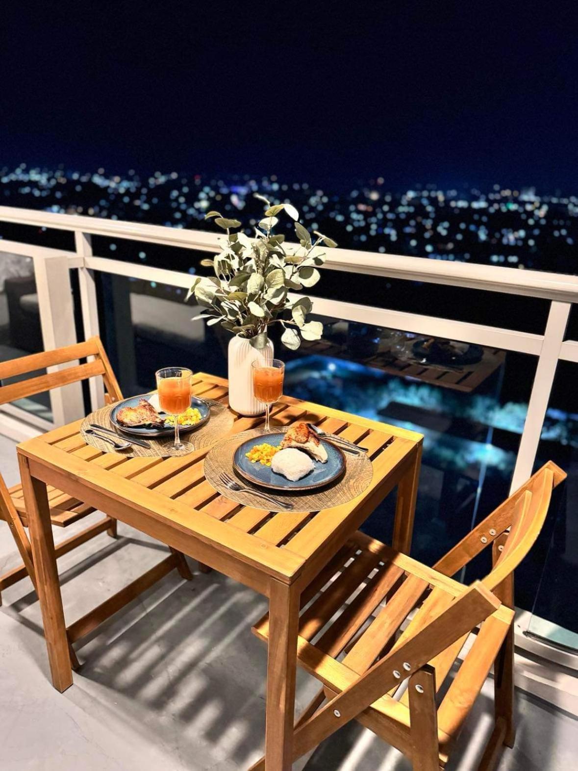 Family Room with Balcony photo 3