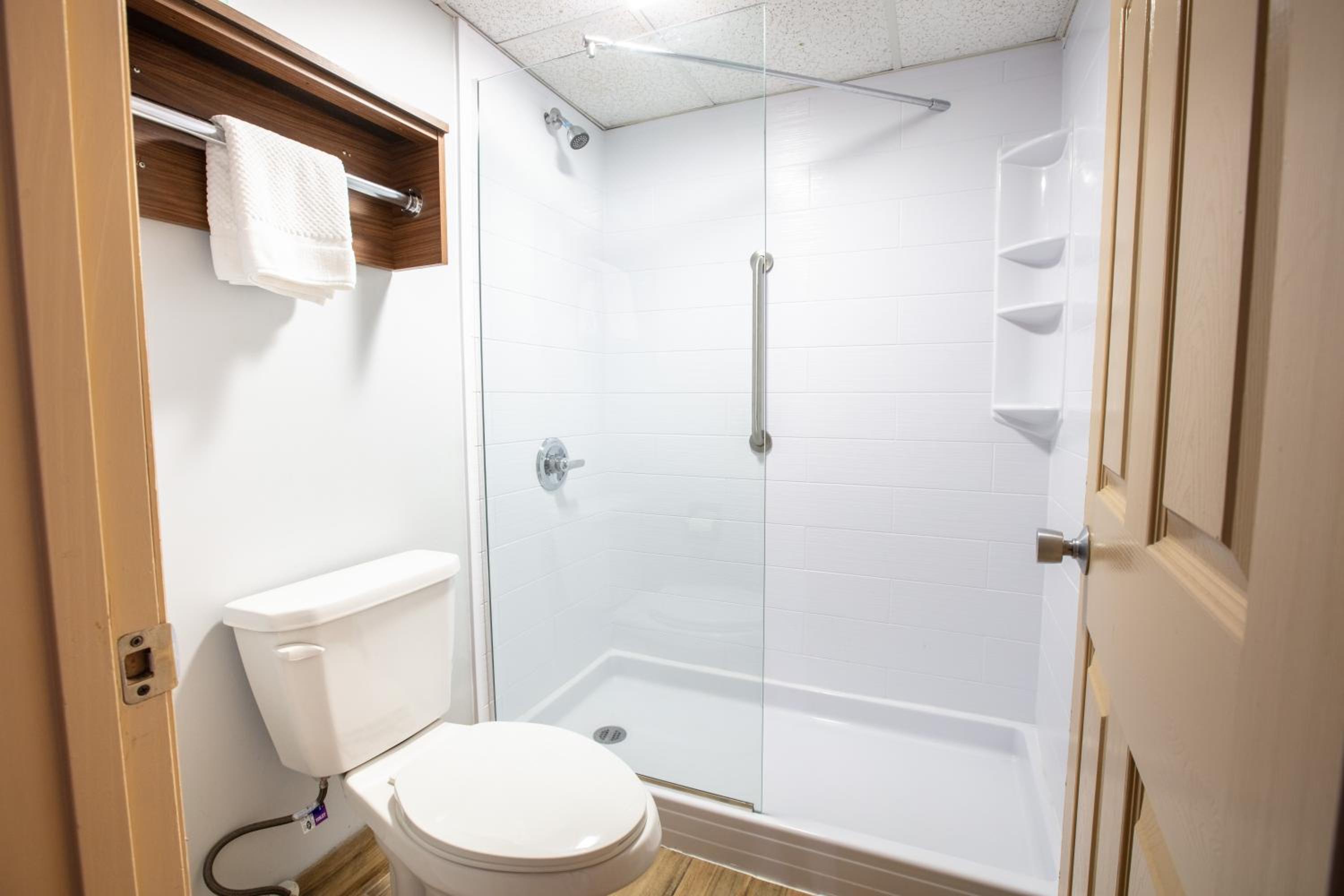 Two-Bedroom Suite - Photo 4
