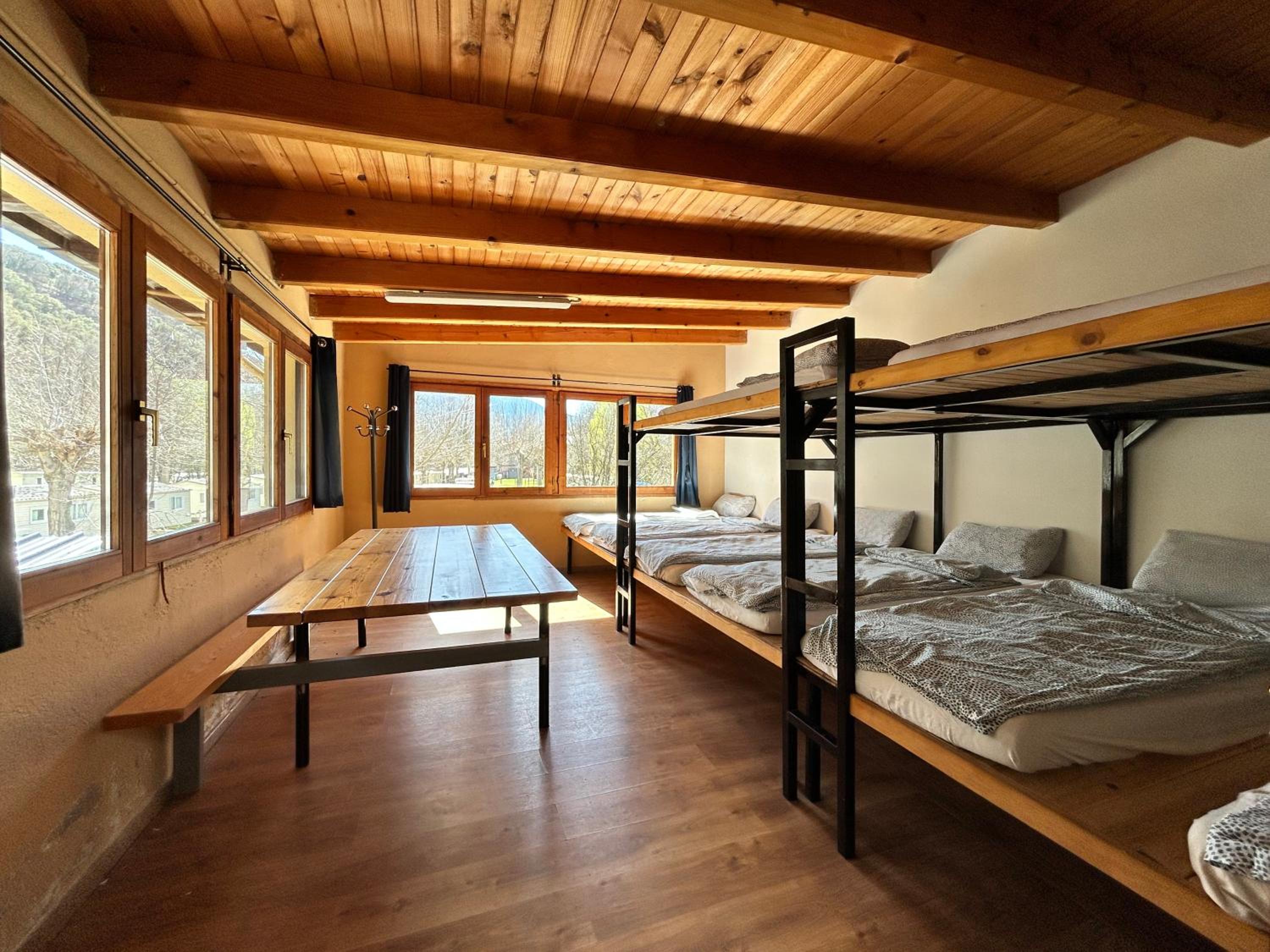 Bed in 8-Bed Mixed Dormitory Room photo 3