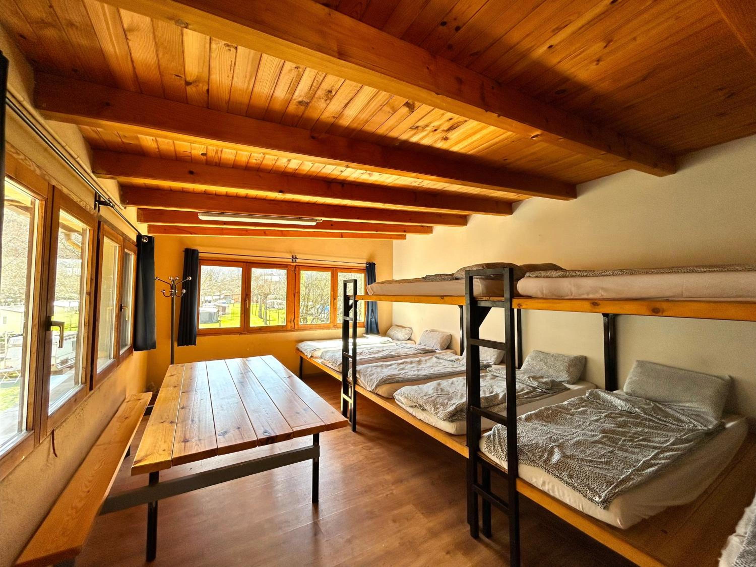 Bed in 10-Bed Mixed Dormitory Room photo 2