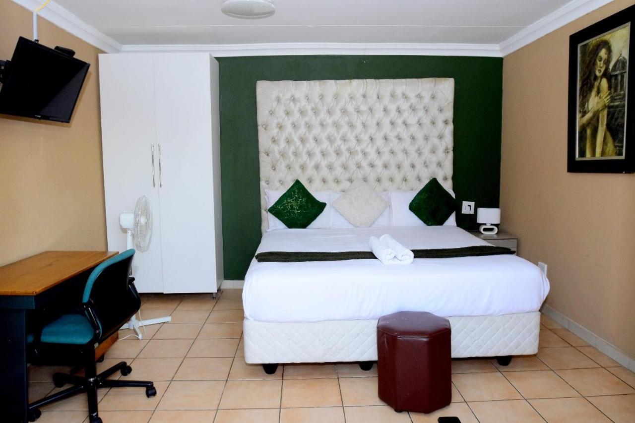 Double or Twin Room photo 1