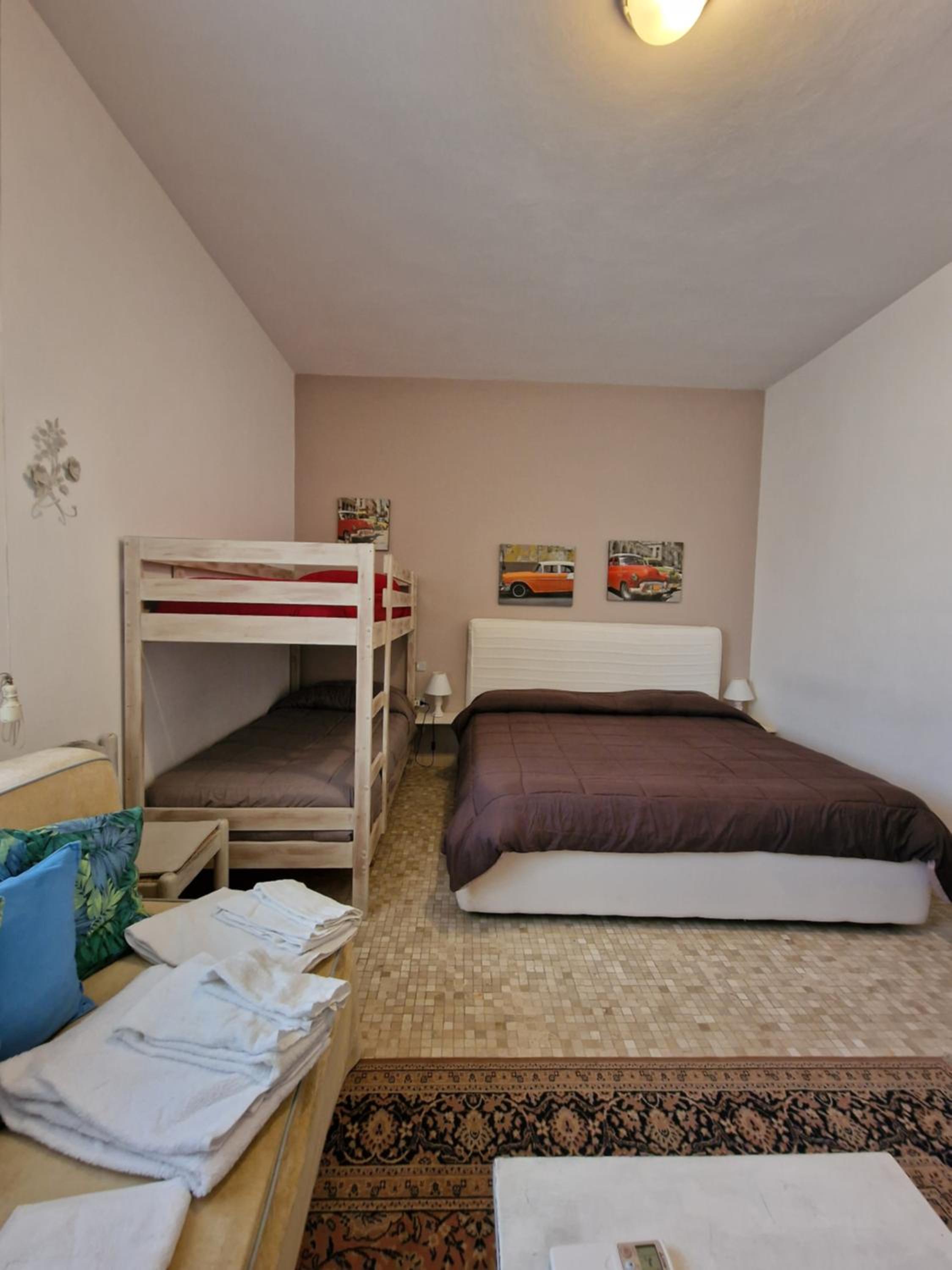 Quadruple Room With Shared Bathroom