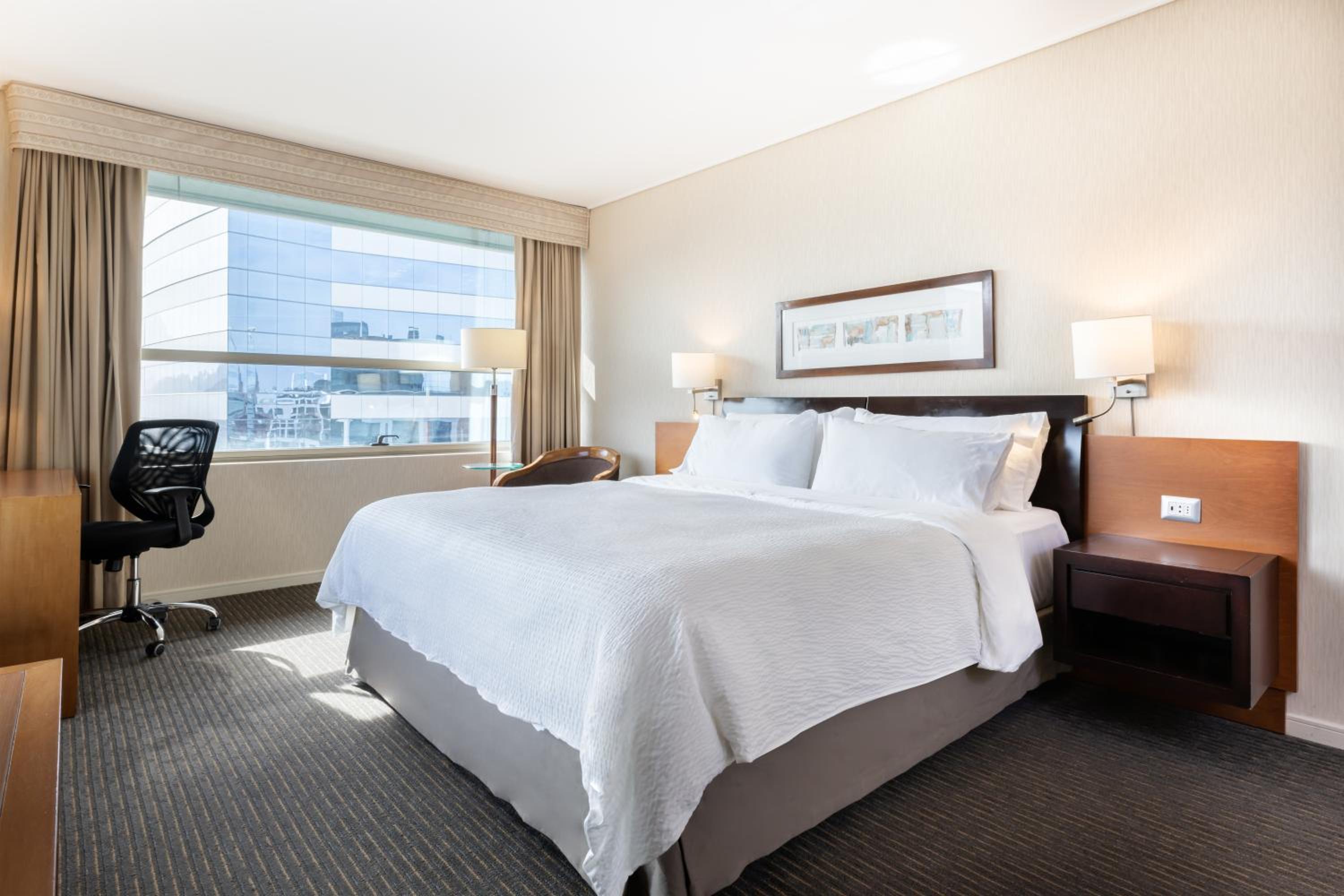 Standard King Room - High Floor - Photo 1