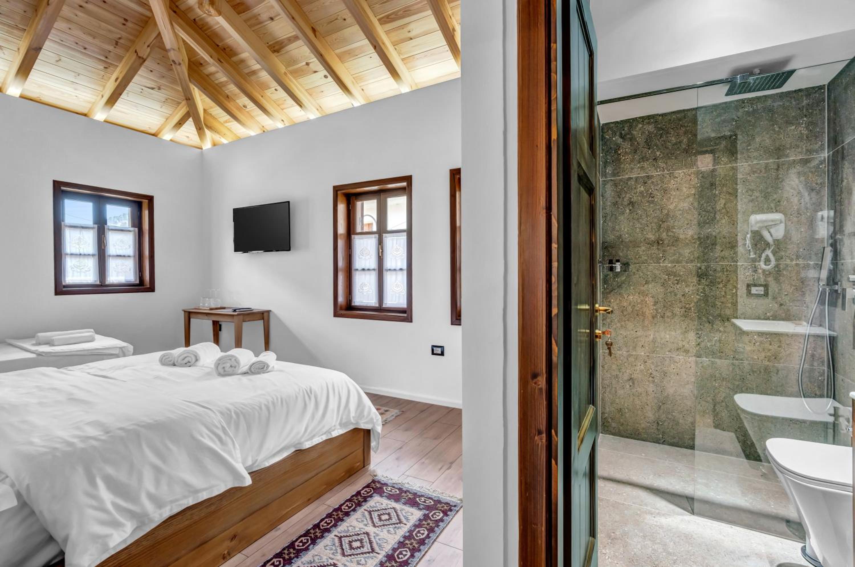Triple Room with Private Bathroom