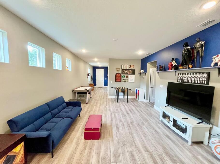Three-Bedroom House photo 3