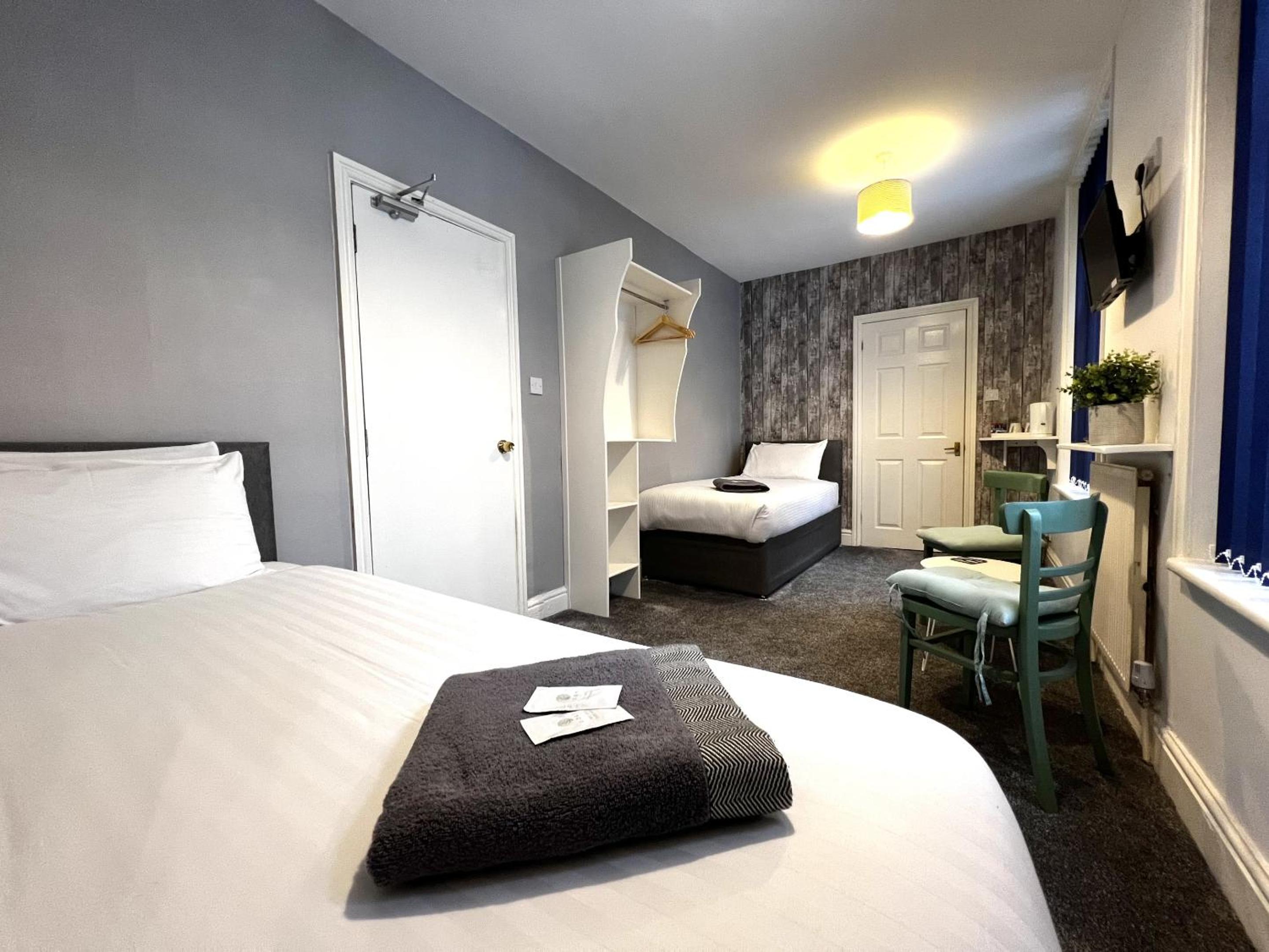 Twin Room with Shower