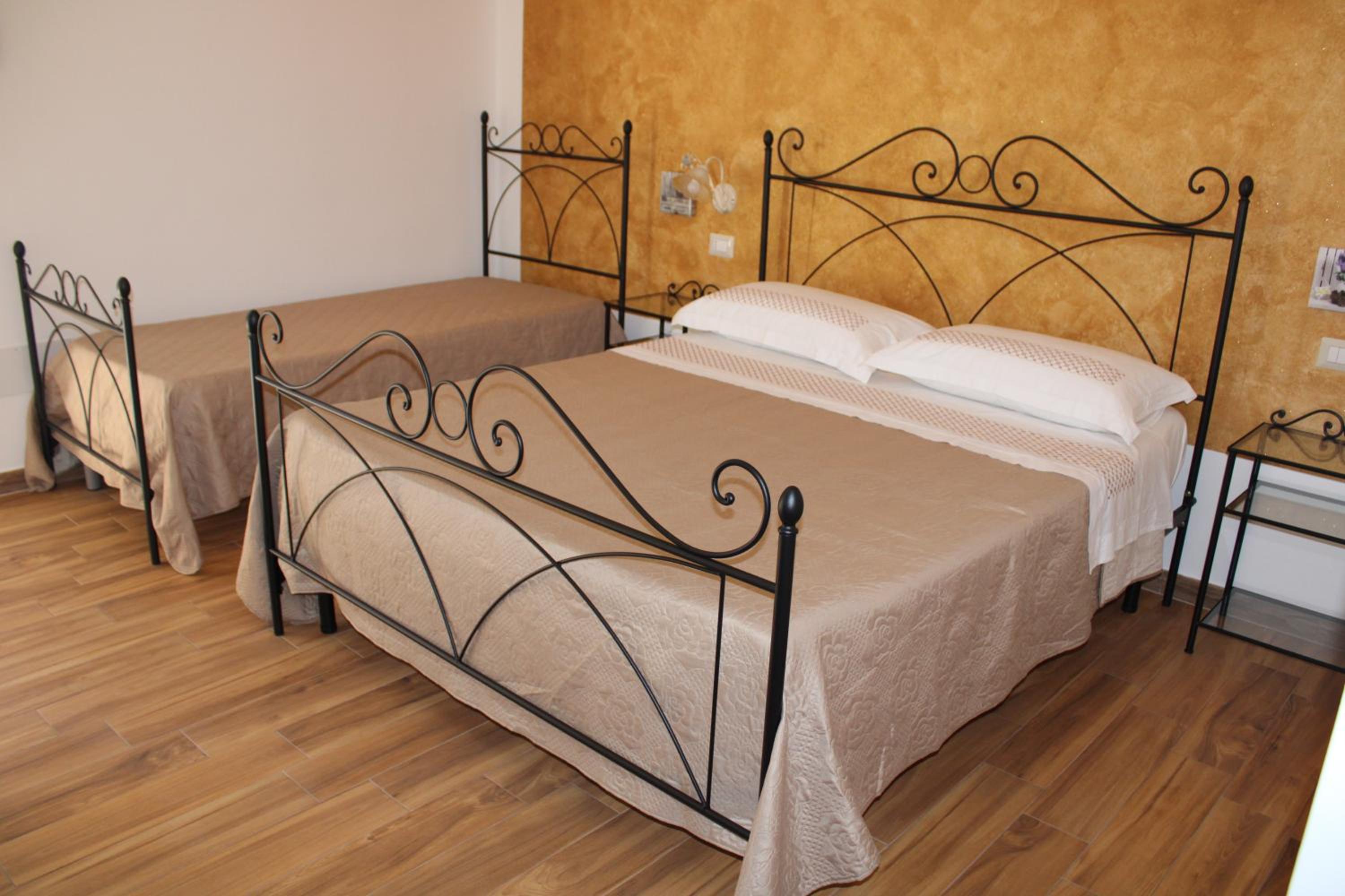 Large Double or Twin Room photo 1