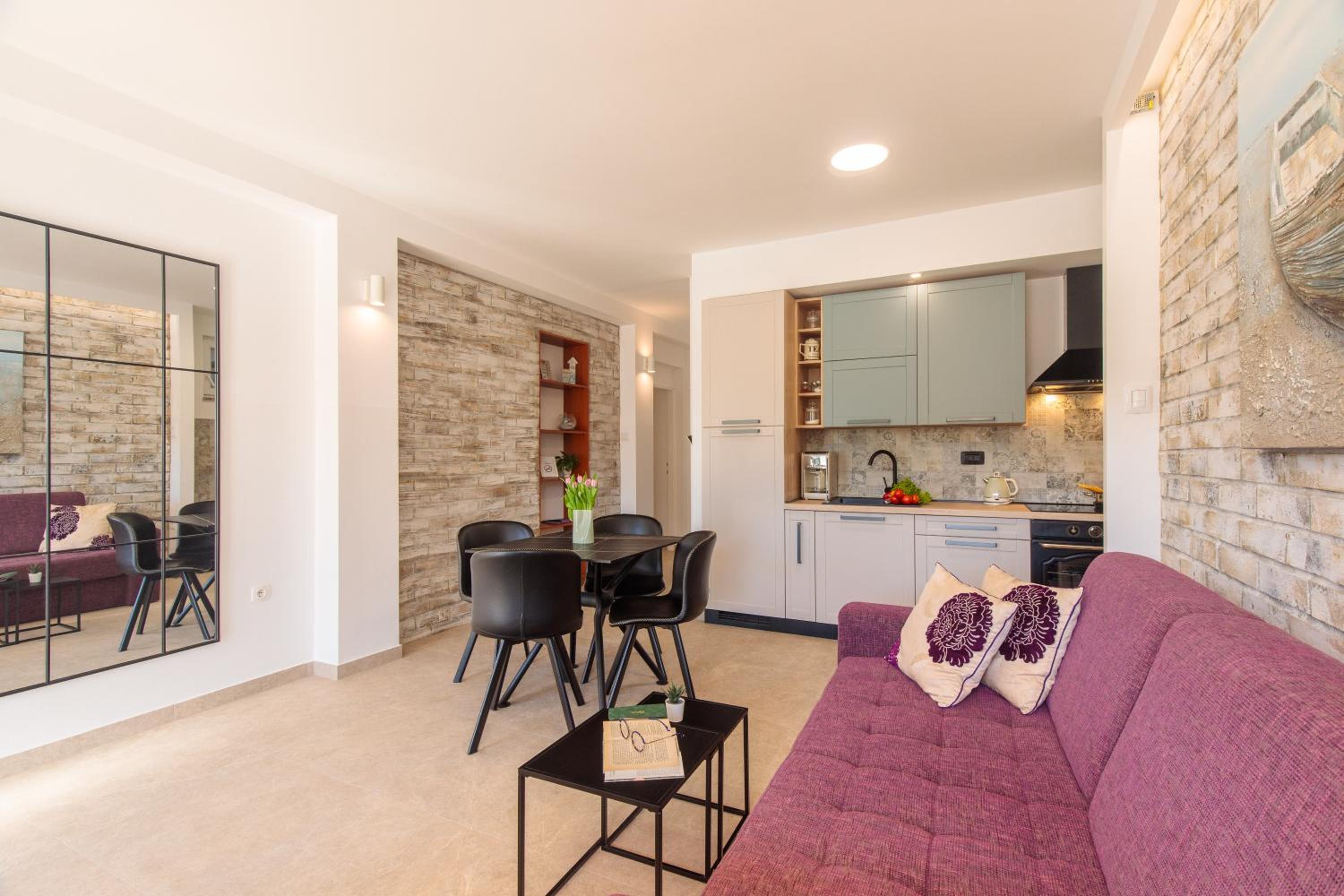 Apartment with Terrace - Photo 19