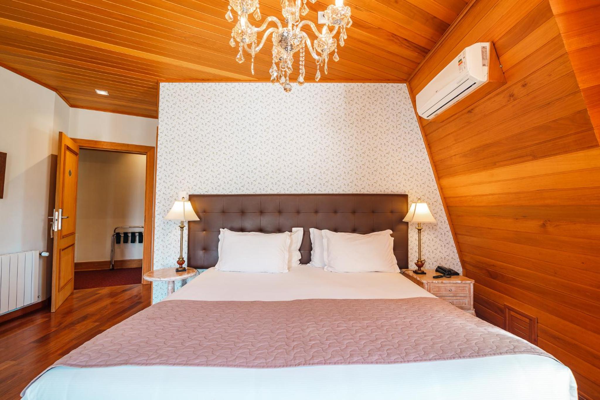 Double or Twin Room thumbnail 5