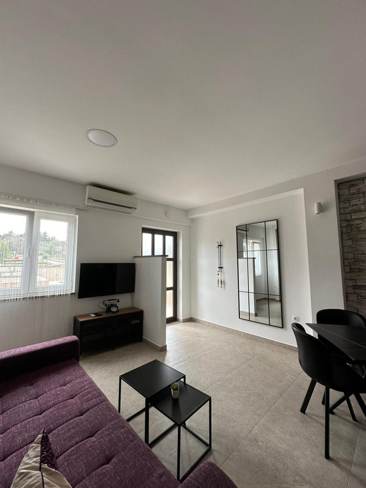 Apartment with Terrace - Photo 3