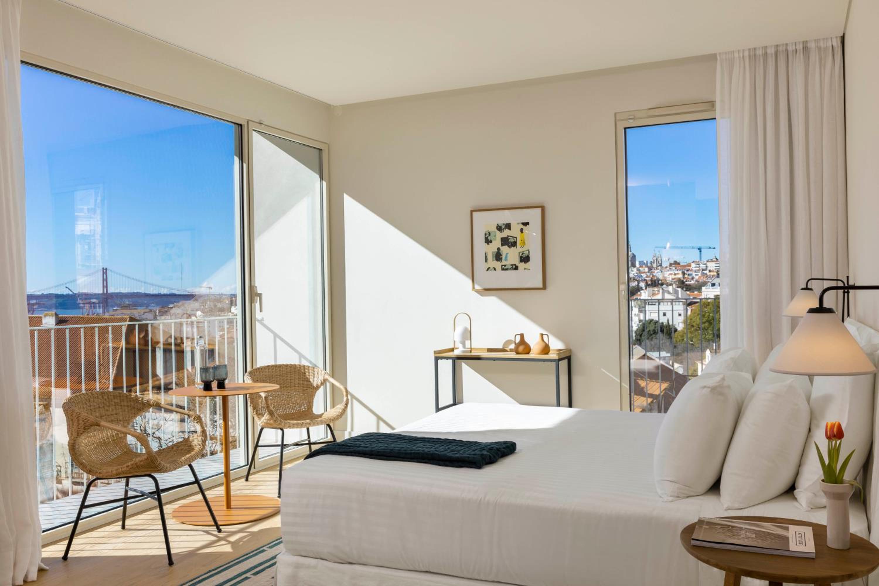 Premium Room with Panoramic View - Photo 3