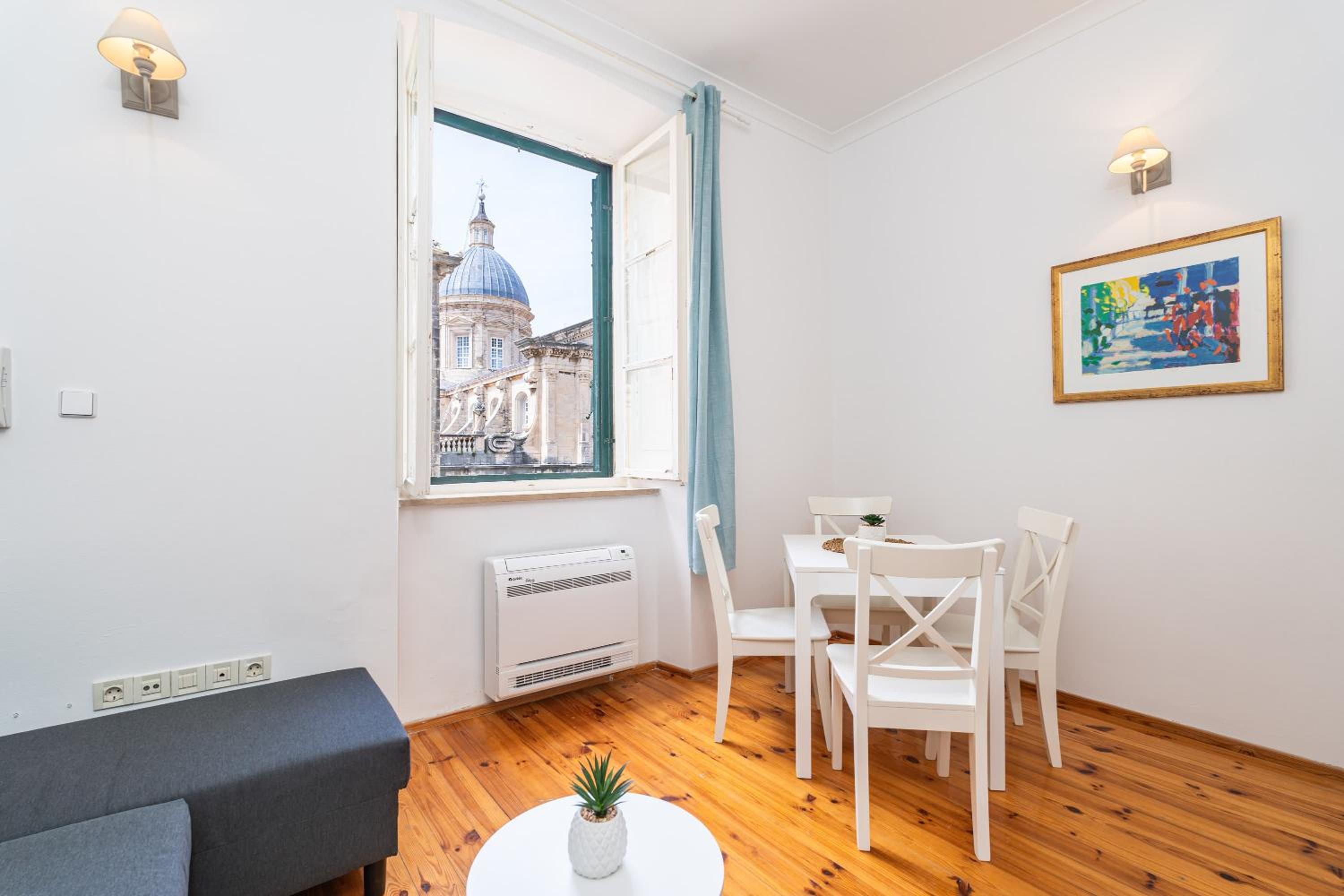 Superior Apartment with City View