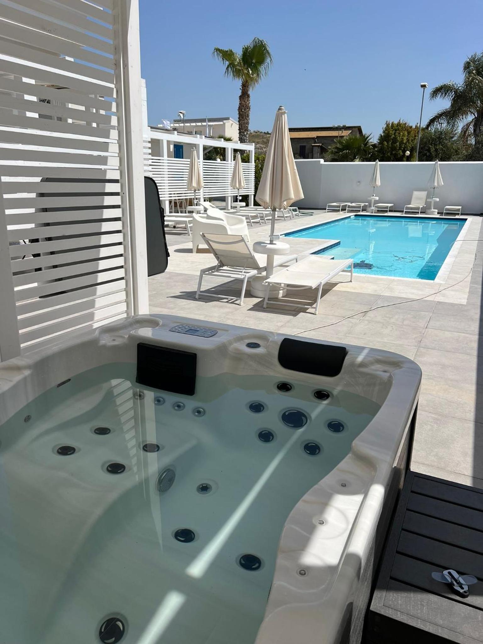 King Room with Pool View - Photo 43