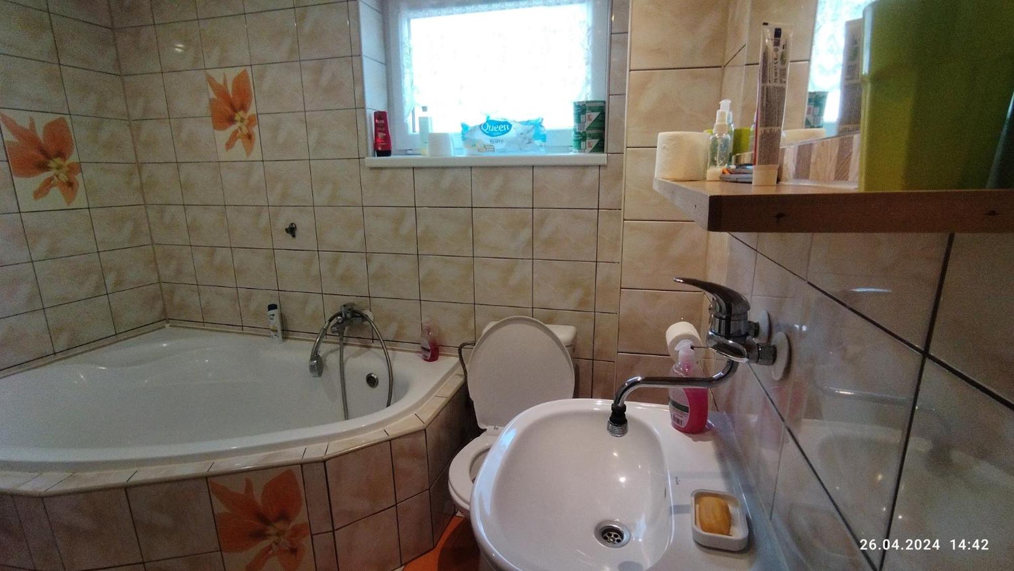 Six-Bedroom House photo 2