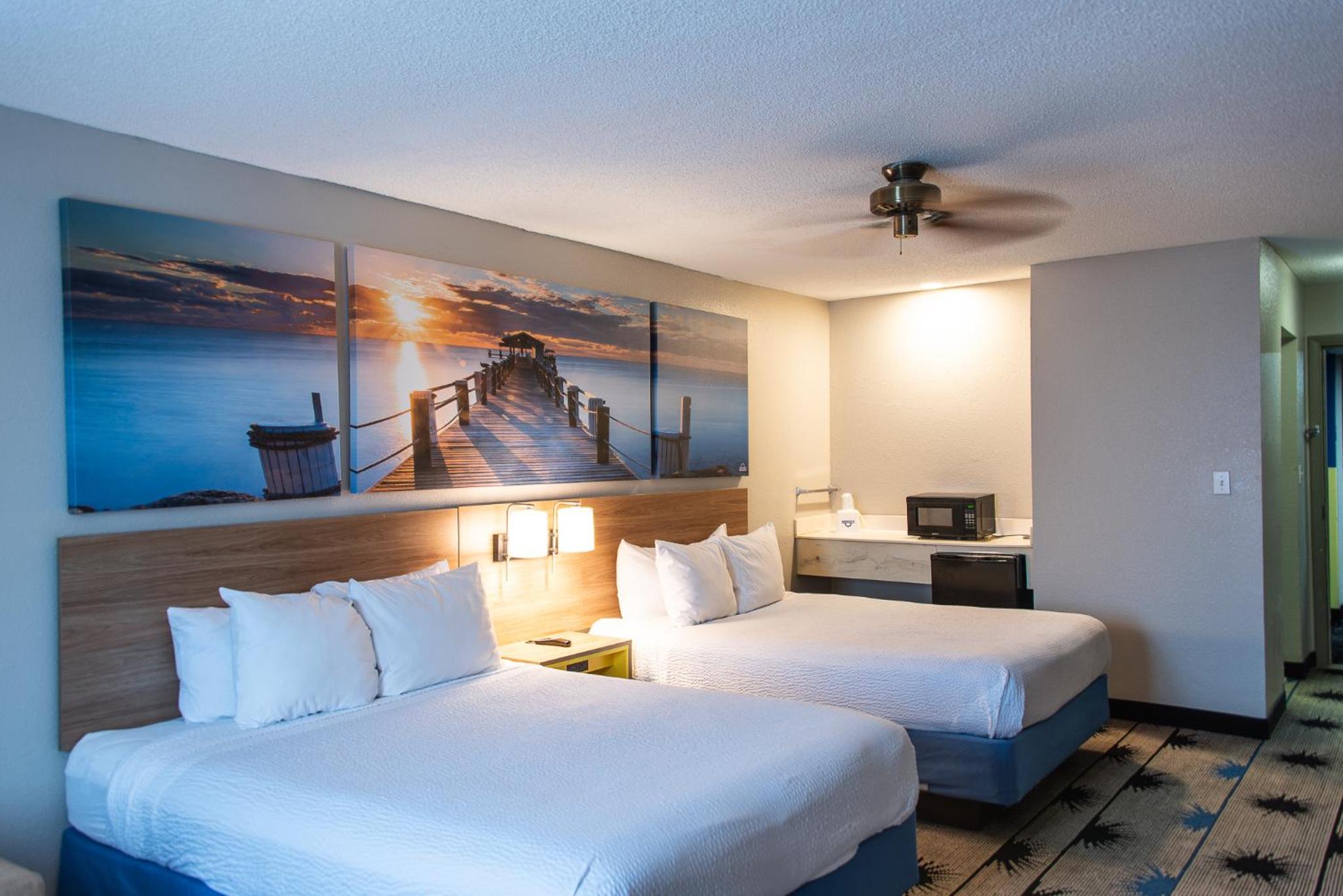 Deluxe Queen Room with Two Queen Beds - Non-Smoking - Photo 1