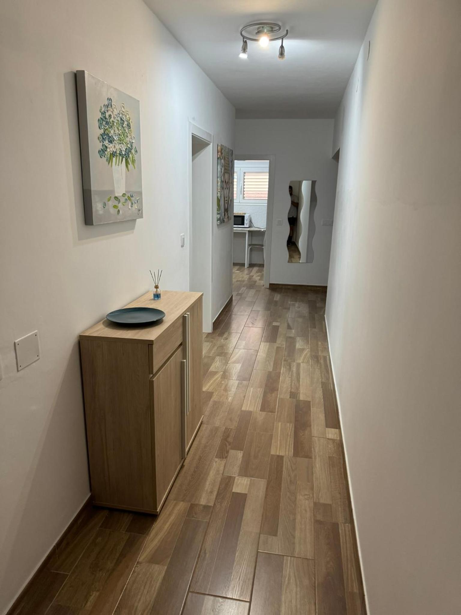One-Bedroom Apartment photo 2