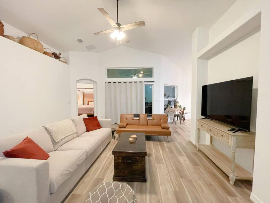 Three-Bedroom House photo 2