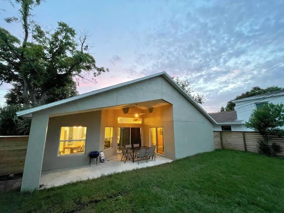 Three-Bedroom House photo 3