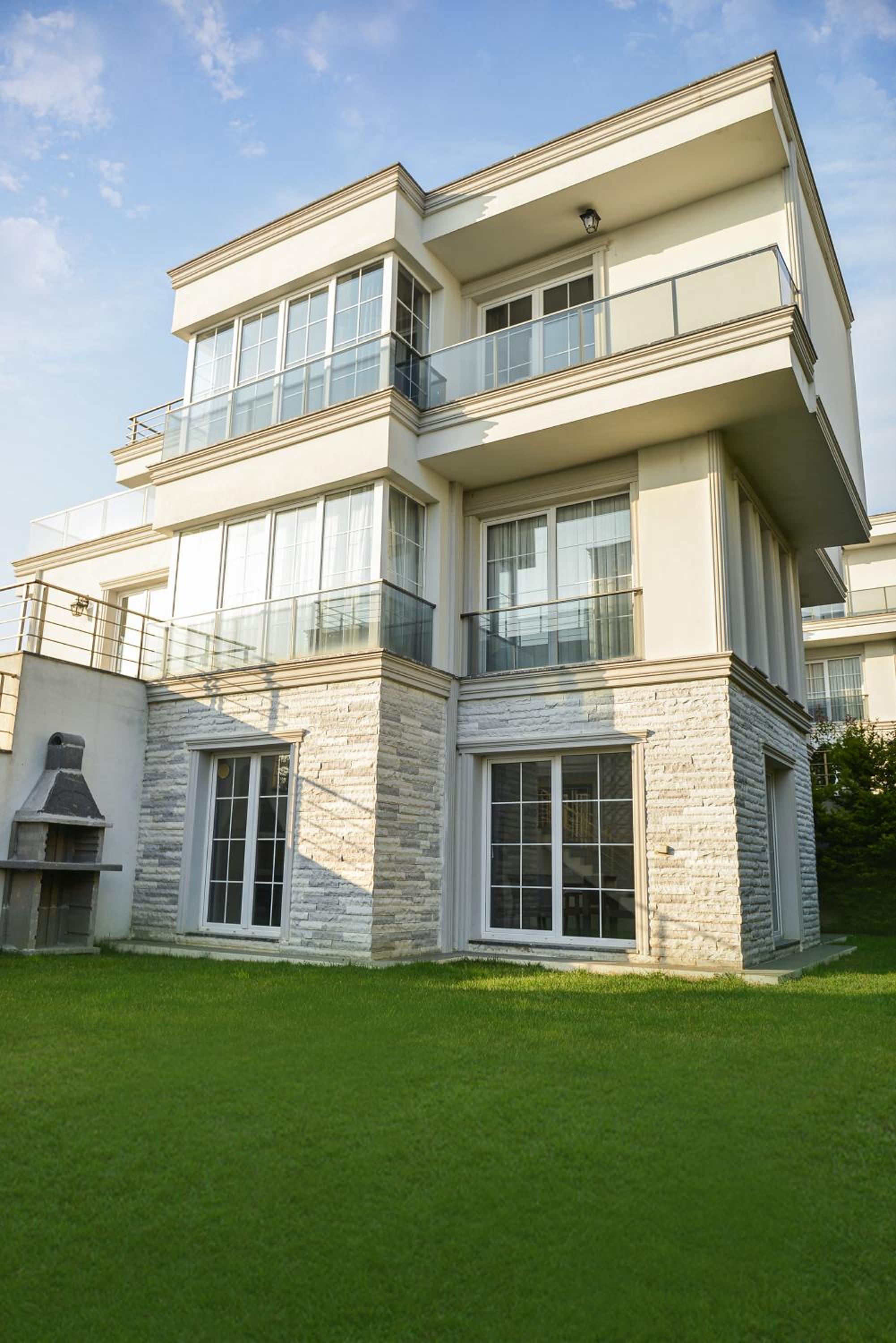 Villa photo 1