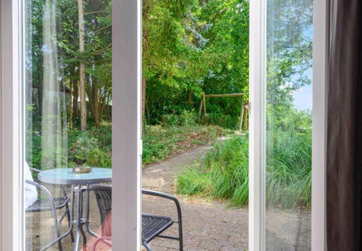Double Room with Patio - Photo 6