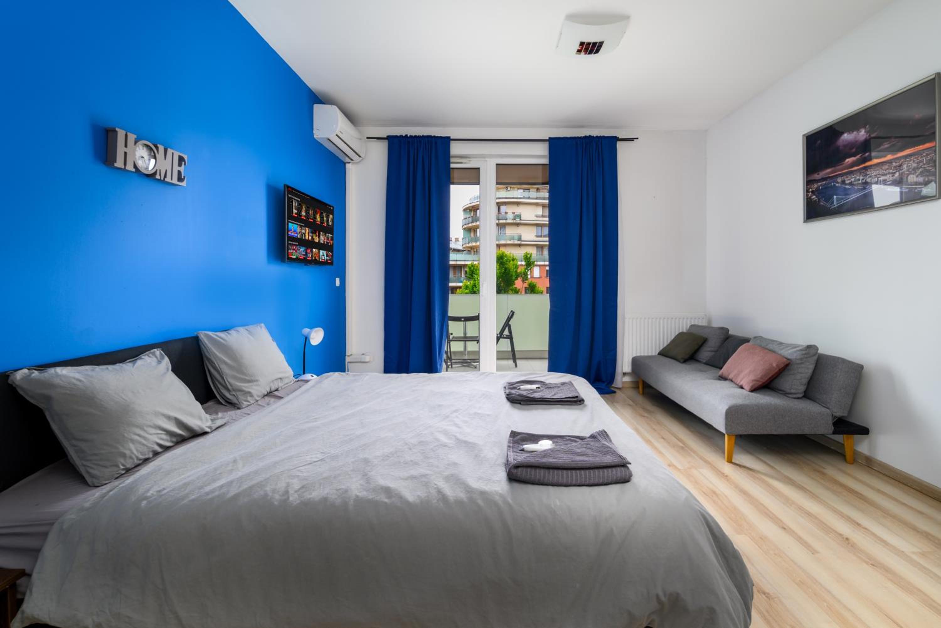 One-Bedroom Apartment
