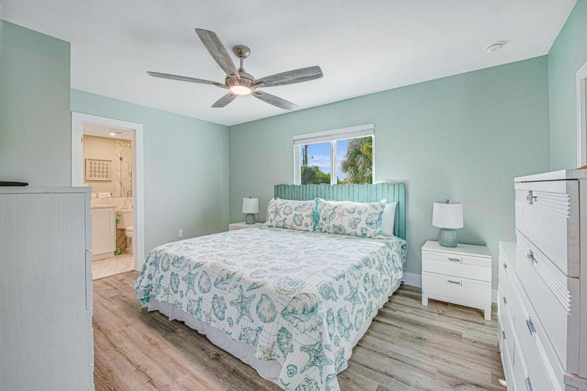 5224 Avenida Navarra Apt 103, Siesta Key, FL (Southern Comfort) Shared Pool