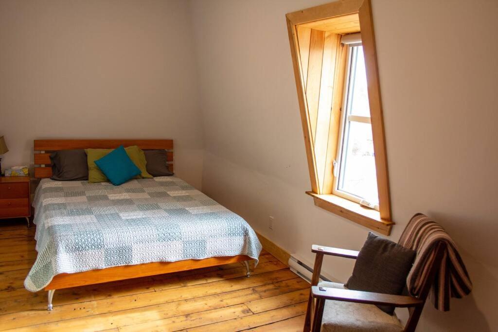 Two-Bedroom Apartment with Mountain View photo 2