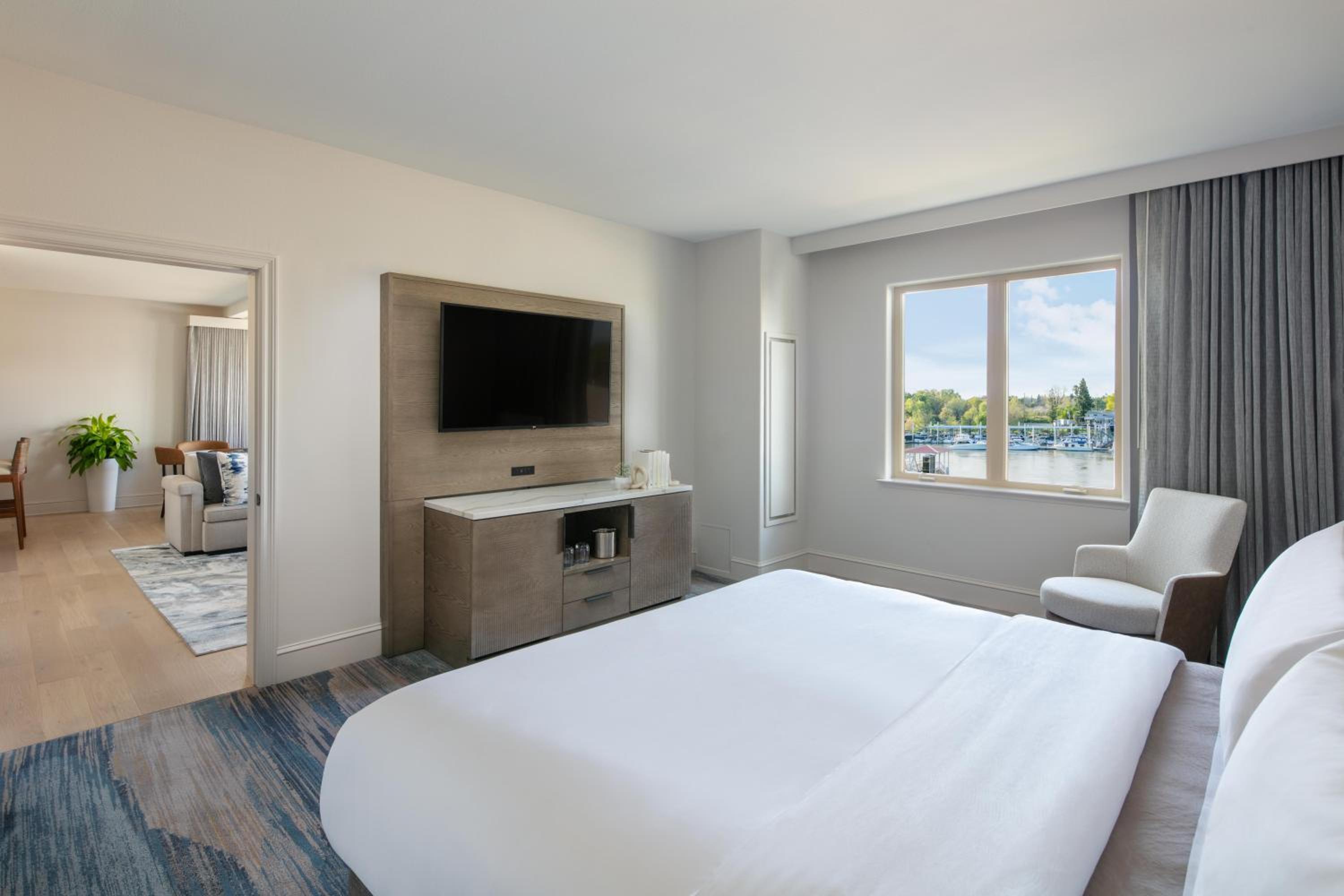 Montecarlo, Suite, 1 King, River view, Balcony