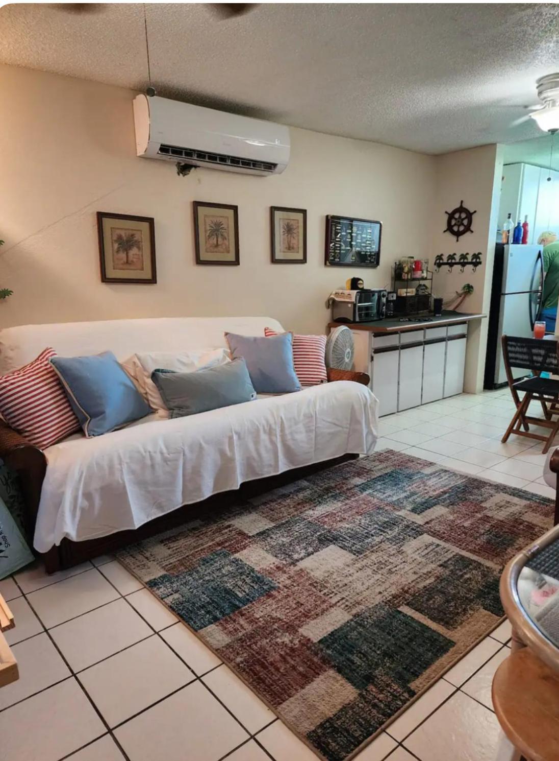 One-Bedroom Apartment photo 1