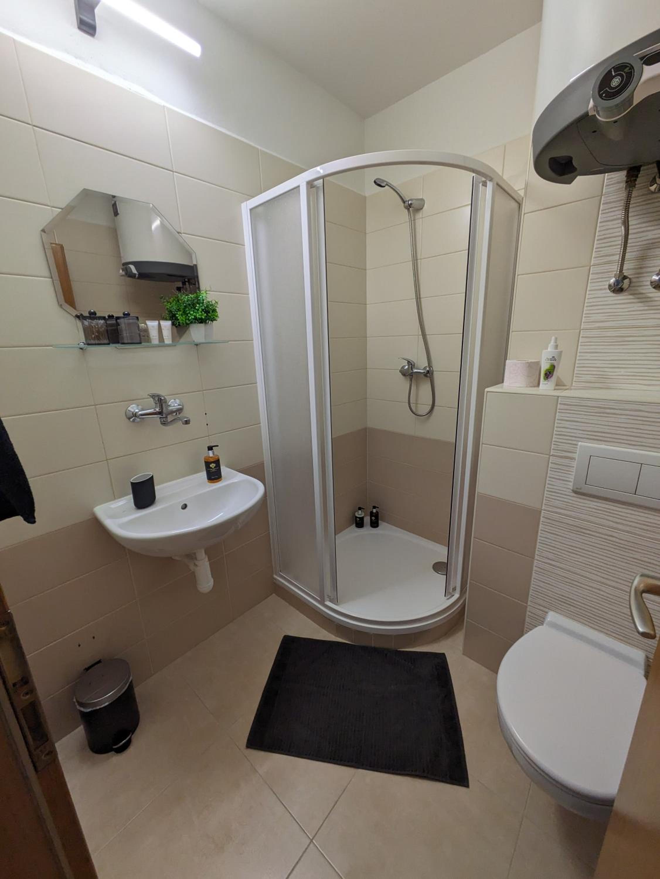Twin Room with Private Bathroom photo 2