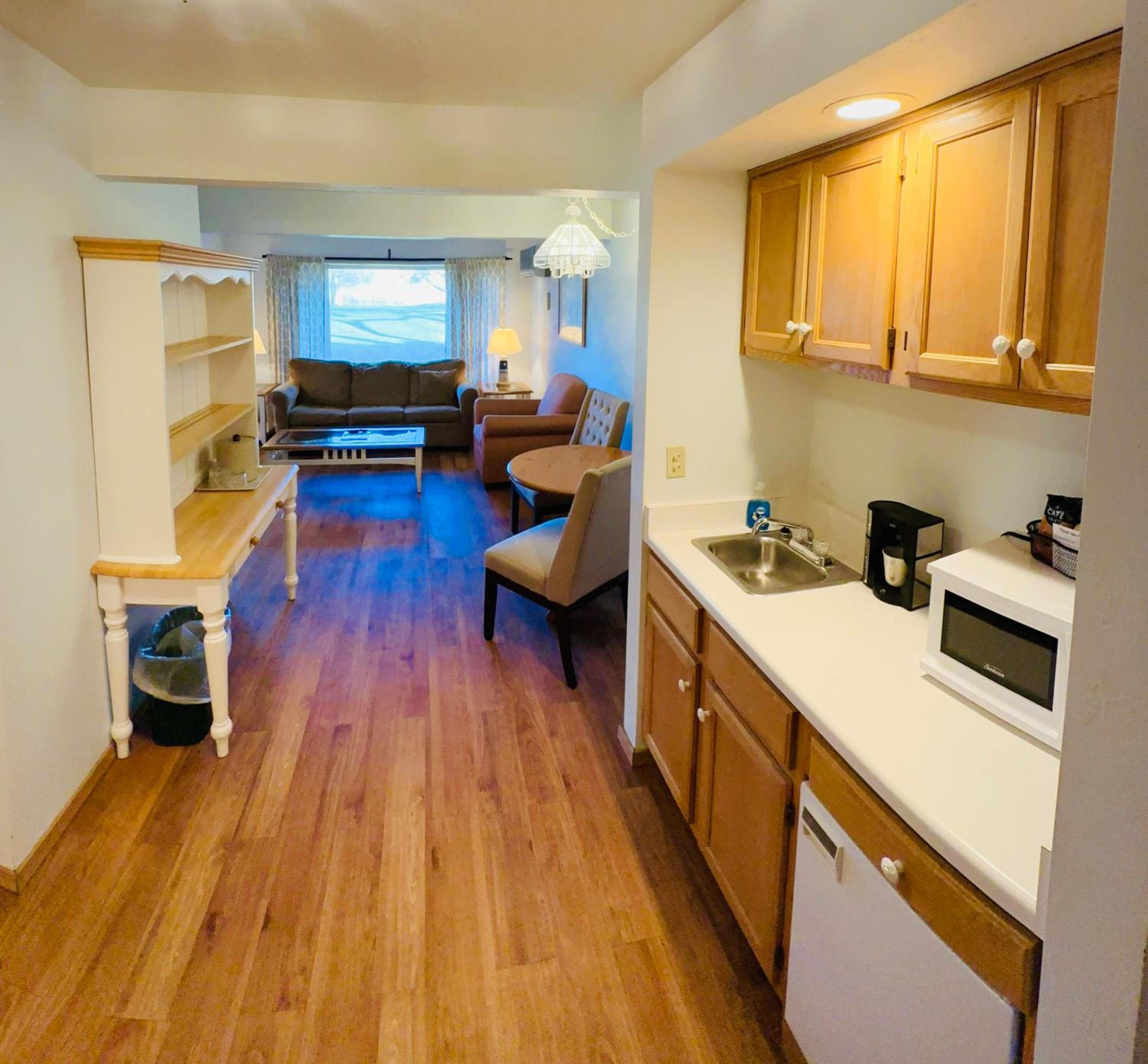 No Pet -- Captain Suite photo 3