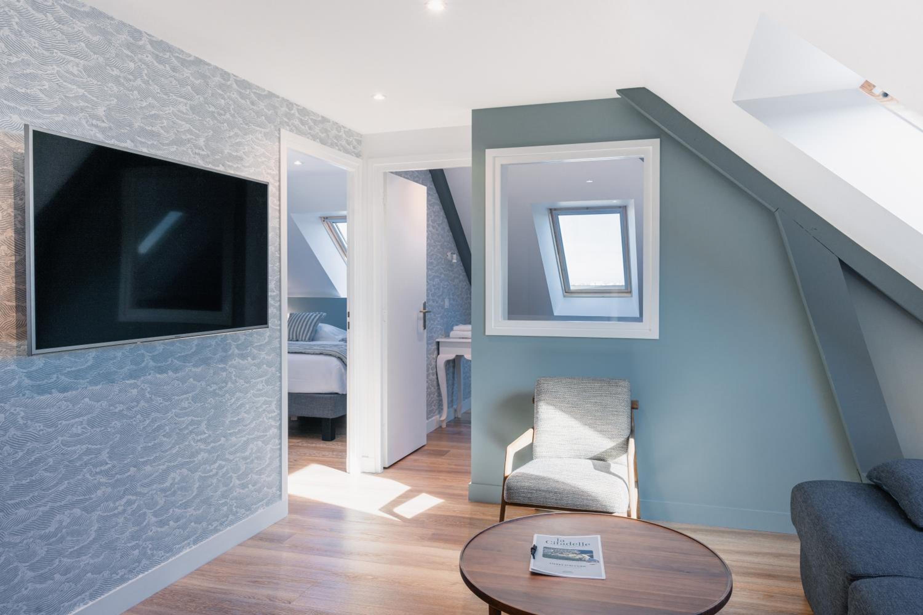 Deluxe Suite with Sea View