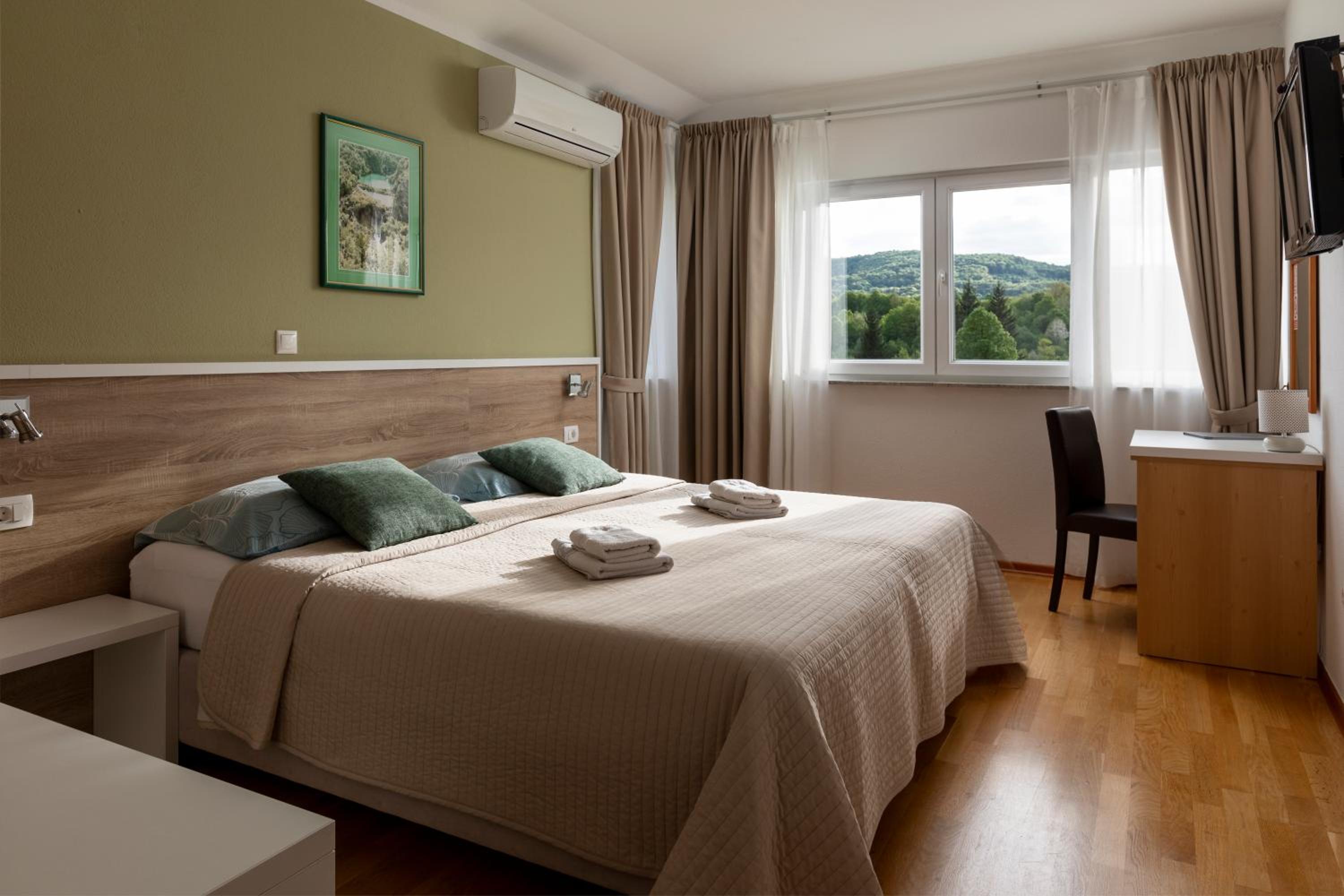 Superior King Room - Photo 6