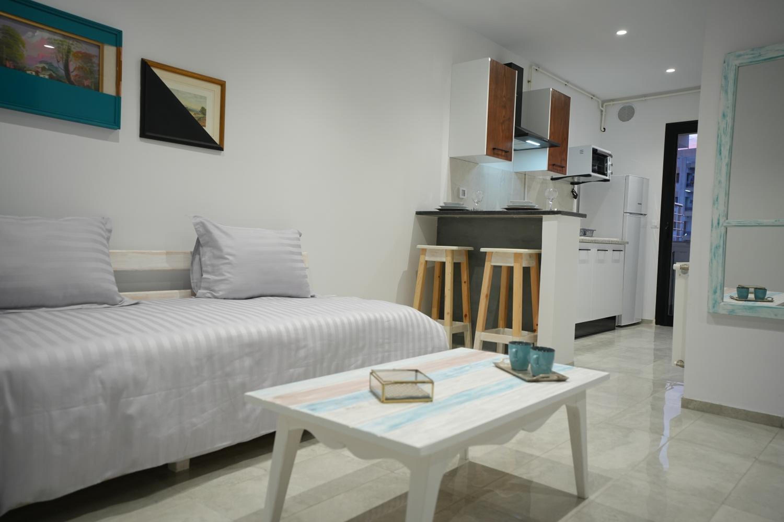 One-Bedroom Apartment photo 1